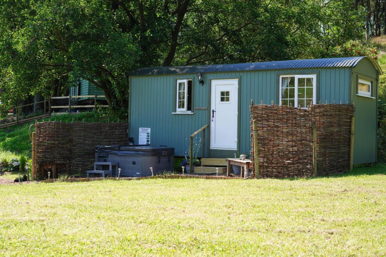 The Laburnum Retreat Shepherd Hut Private Hot Tub Upper Hulme エクステリア 写真