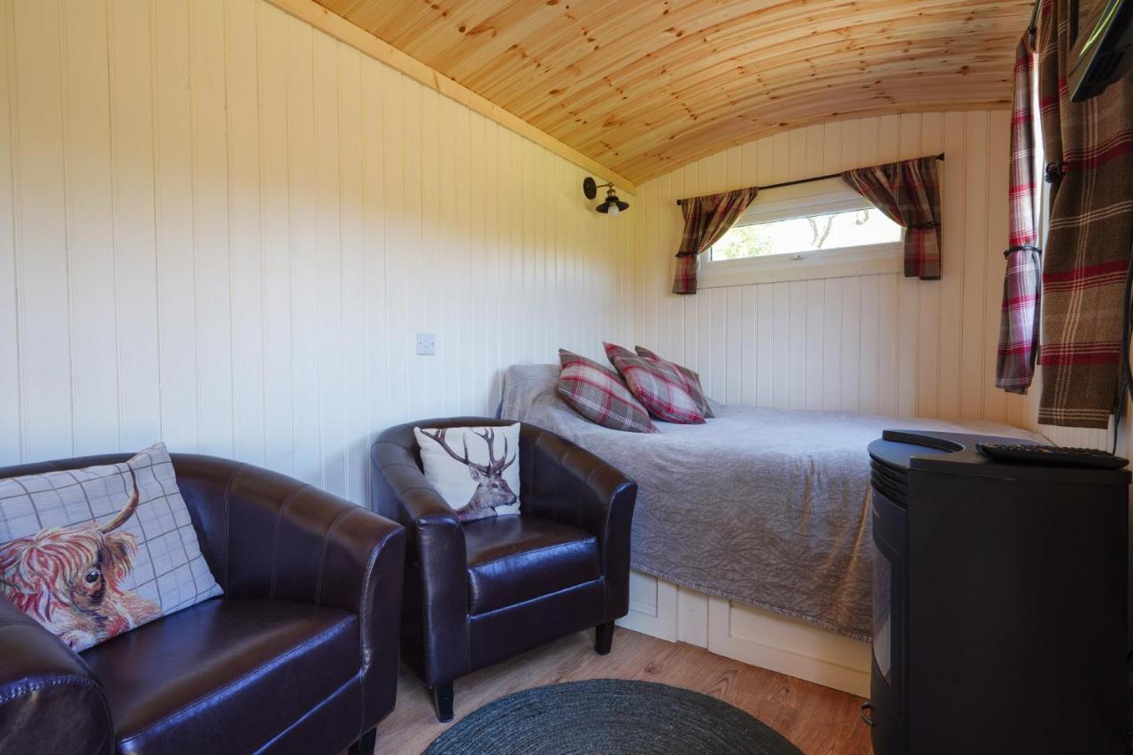 The Laburnum Retreat Shepherd Hut Private Hot Tub Upper Hulme エクステリア 写真